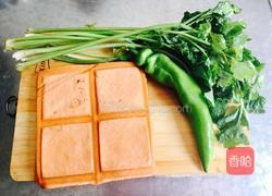 芹菜炒豆干的做法图解1