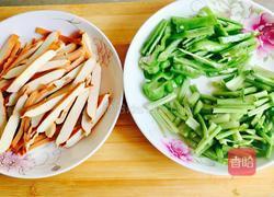 芹菜炒豆干的做法图解2