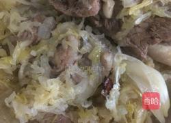 腿棒骨炖酸菜的做法图解3