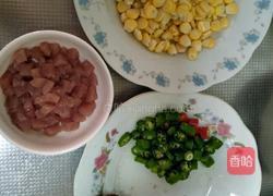 玉米炒肉丁的做法图解2