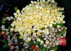 玉米炒肉丁的做法图解7