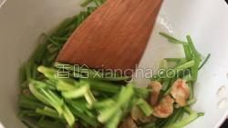 芹菜炒虾仁的做法图解17