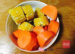 胡萝卜玉米骨头汤的做法图解7