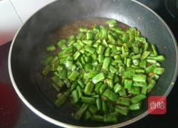 辣炒四季豆的做法图解6