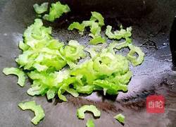 夏日必点小菜 凉瓜炒蛋的做法图解6