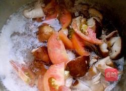 鲜冬菇番茄瘦肉汤的做法图解7