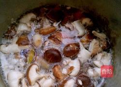 鲜冬菇番茄瘦肉汤的做法图解8