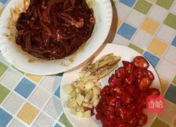 爆炒猪连贴的做法图解2