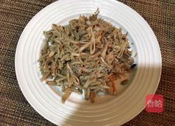 干扁豆丝炒肉的做法图解1