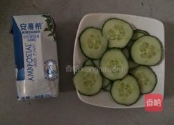 黄瓜酸奶的做法图解1
