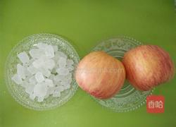 冰糖炖苹果的做法图解1