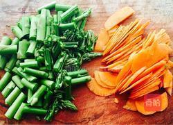 芦笋炒鸡蛋的做法图解3