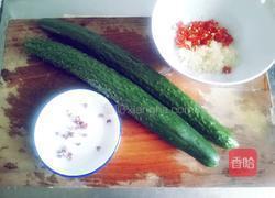 凉拌黄瓜卷的做法图解1