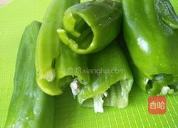 青椒灌肉的做法图解1