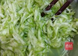 油渣西葫芦包子的做法图解7