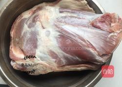 五香羊腿的做法图解1