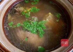 胡萝卜玉米排骨汤的做法图解5