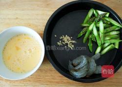 鸡蛋鲜虾炒芦笋的做法图解5