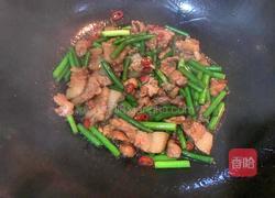 蒜苗炒肉的做法图解7