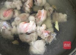 黄豆炖猪蹄的做法图解1