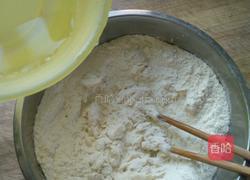 西葫芦黑木耳鸡蛋锅贴的做法图解1