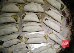 西葫芦黑木耳鸡蛋锅贴的做法图解12