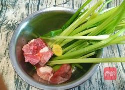 芹菜猪肉馅肉饼的做法图解3
