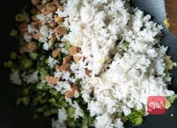 青瓜炒饭的做法图解7