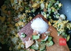 青瓜炒饭的做法图解8