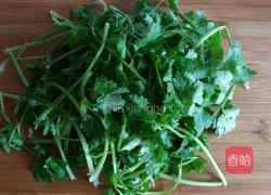 香菜拌皮蛋的做法图解1