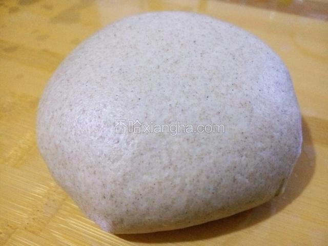 揉成光滑的面团就可以了
