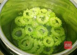 白灼苦瓜的做法图解4