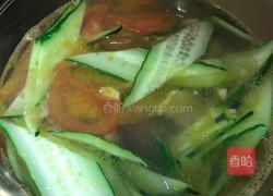 西红柿黄瓜肉片汤的做法图解4