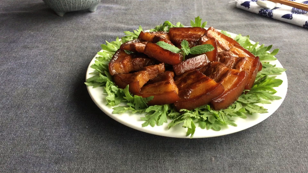 一道美味的把子肉就做好了