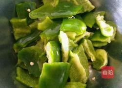 青椒炒鸡蛋的做法图解2