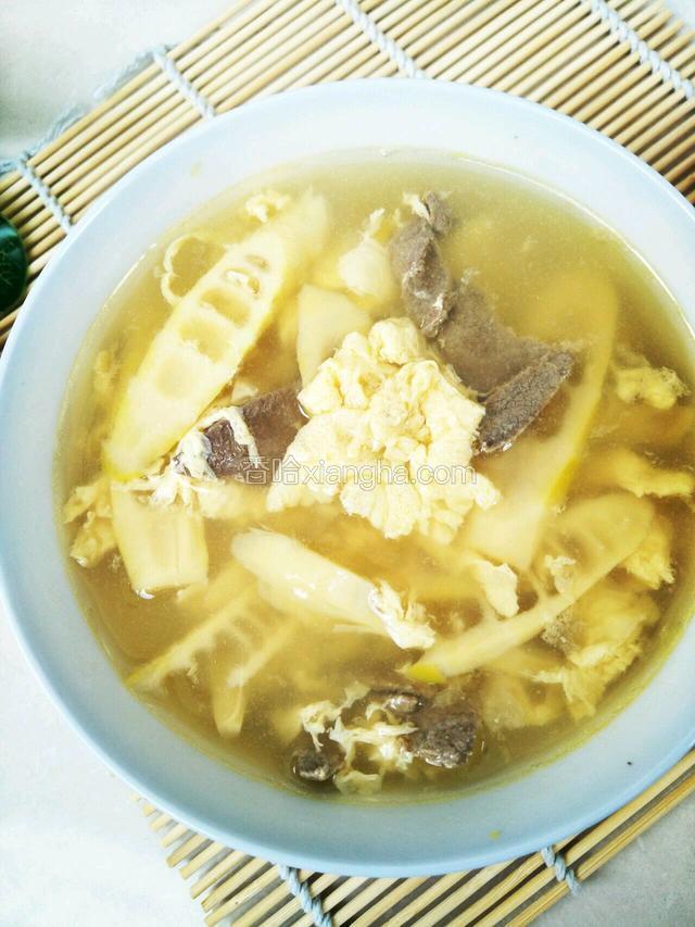 盛入碗中加适量芝麻油