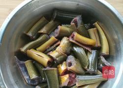 大蒜头烧段鳝的做法图解1