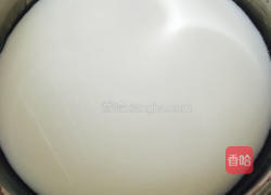 豆浆机自制香蕉奶昔的做法图解1
