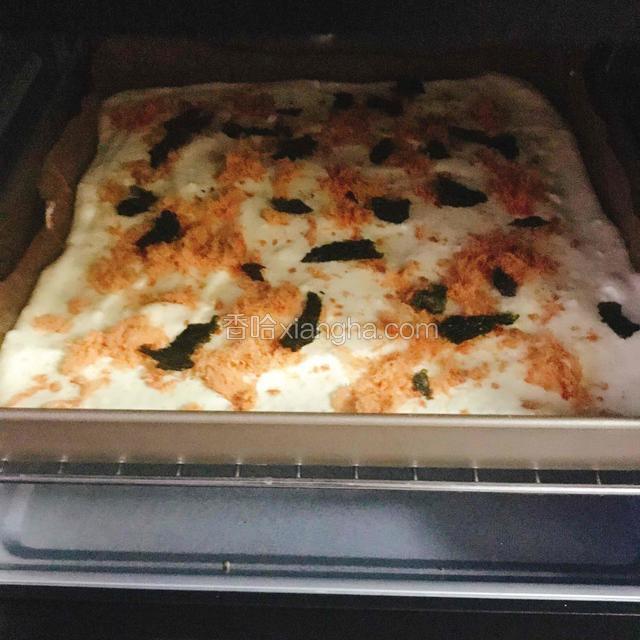 放入预热好的烤箱里，上下管170度，靠20分钟。