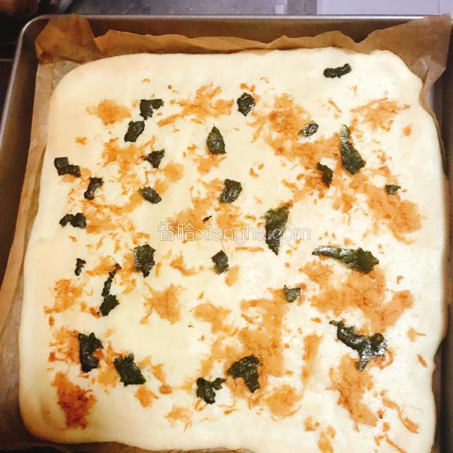 烤好后马上把蛋糕拿出来