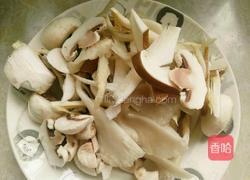 西红柿 鲜菇瘦肉汤的做法图解2