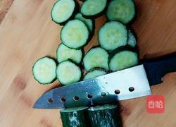 油泼黄瓜的做法图解1