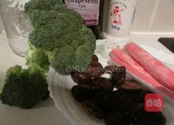 香菇蟹肉西兰花的做法图解1
