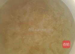 桃胶银耳枸杞红枣养生汤的做法图解2