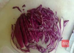 爆炒紫甘蓝的做法图解1