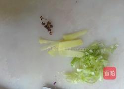 爆炒紫甘蓝的做法图解2