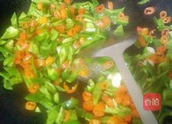 双椒炒萝卜干的做法图解6