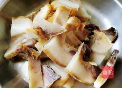 干锅腊肉花菜的做法图解2