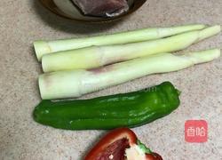 茭白炒肉的做法图解1