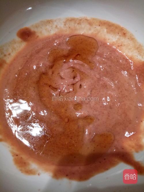 腐乳汁里加盐 和 香油 搅拌